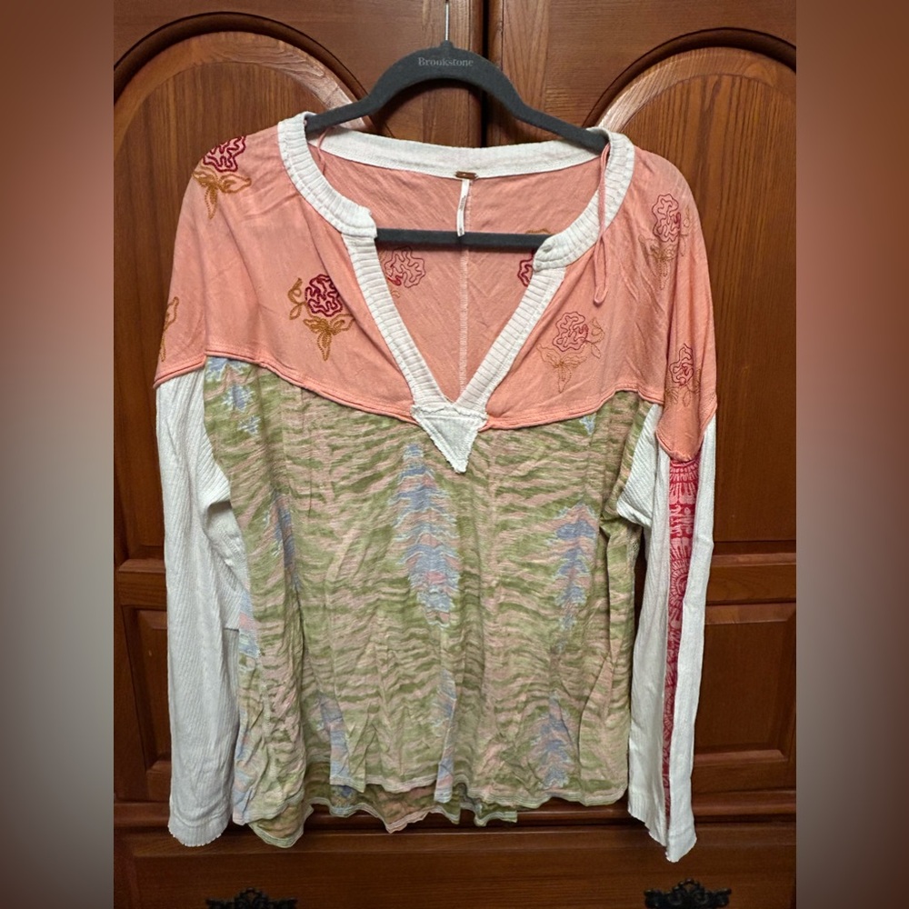 Free People NWOT women’s loose fitting long sleeve knit top size M